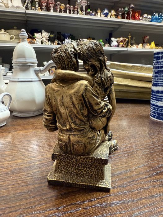 Figurka dekoracja para zakochani złoty kolor na prezent 1809