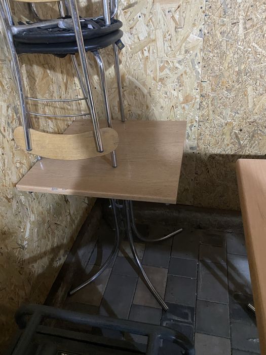 Столи та стілці для кафе, будинки та дачі