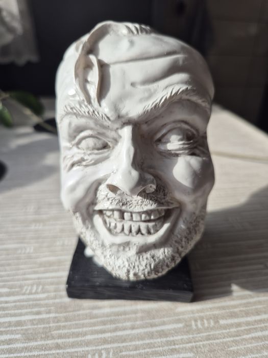 Podpórka do książek, rzeźba