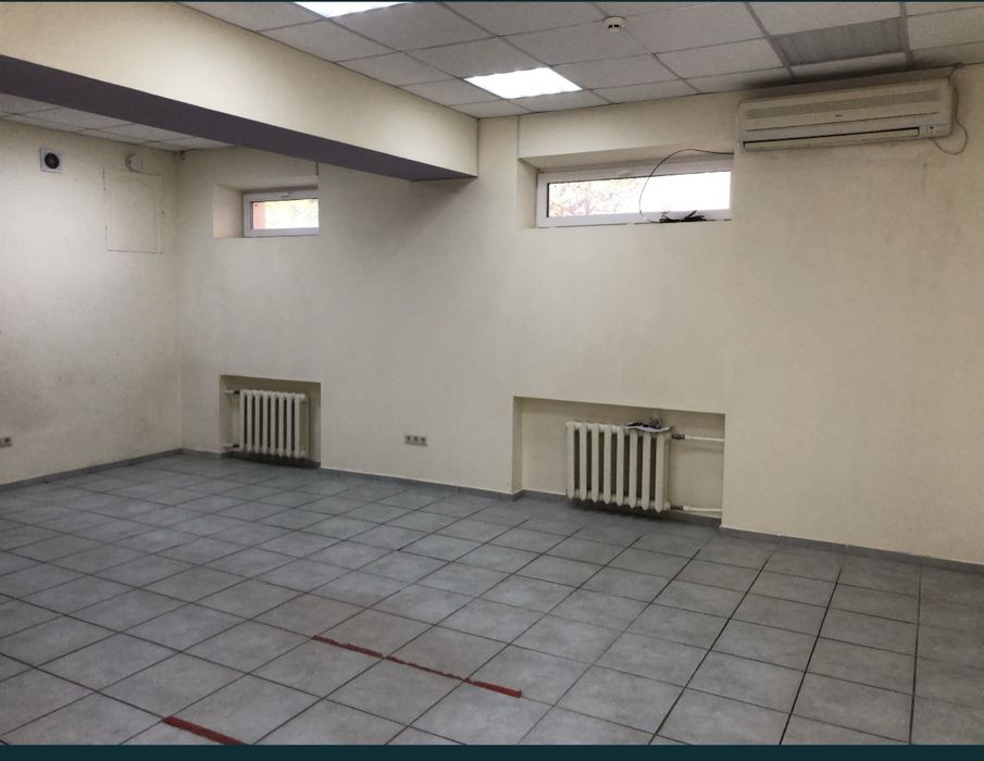 Продам приміщення по червоній лінії на першій дільниці