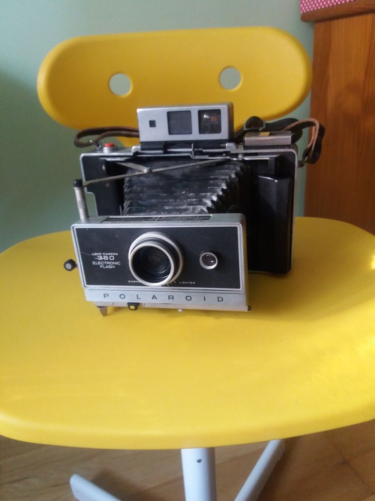 Maquina fotográfica poloroid antiga