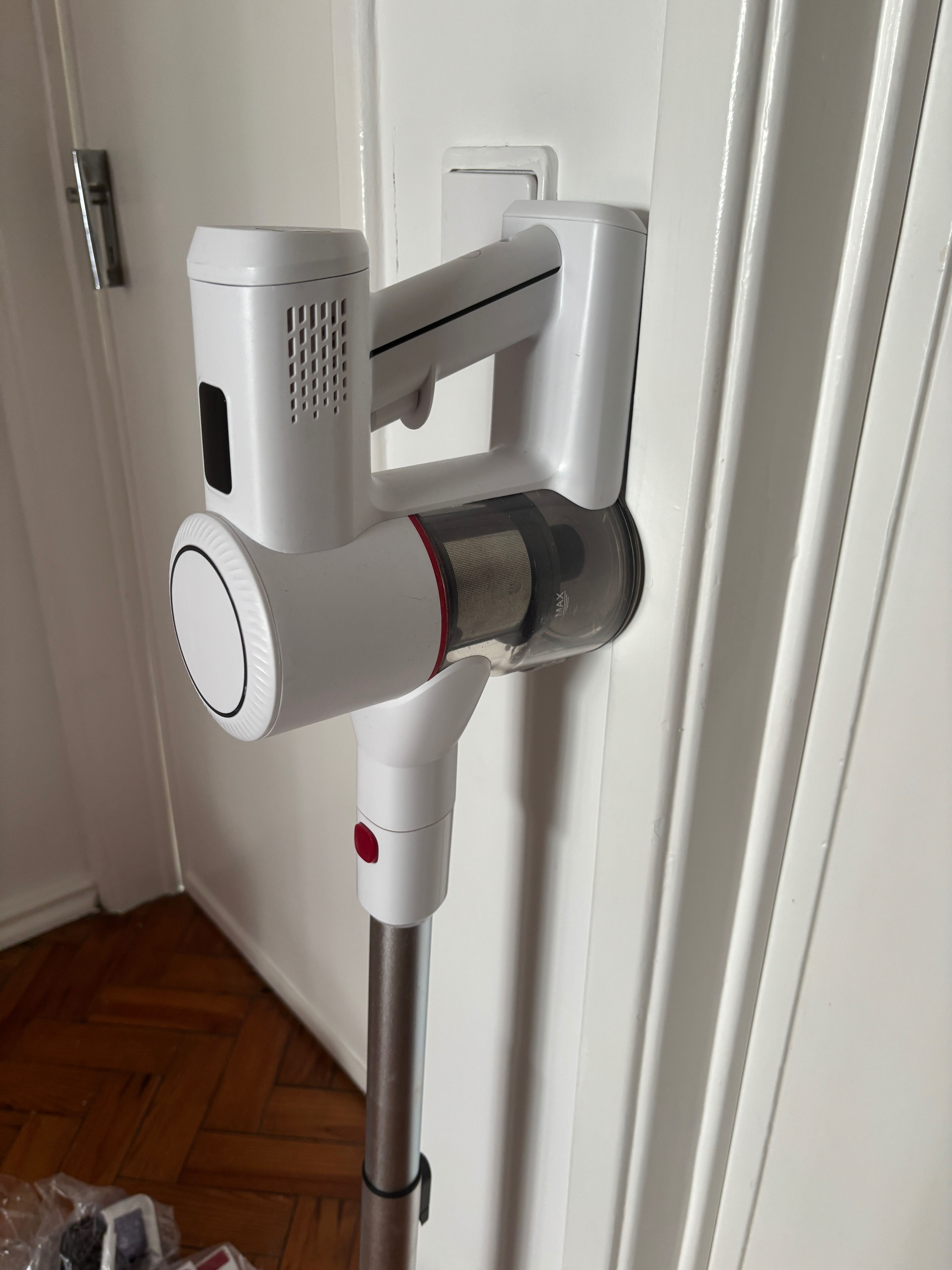Syntecno rechargeable cordless dry vacuum cleaner
