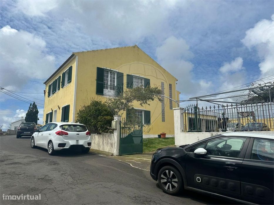 Moradia T4 para venda