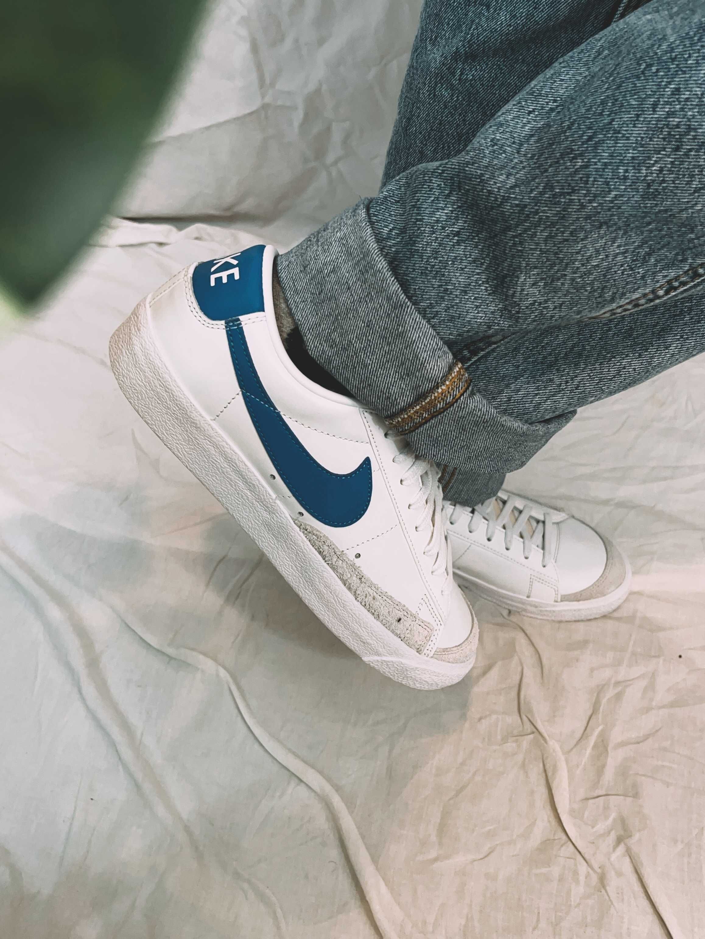 Sapatilha Nike Blazer Low 77 -- Número 42.5 - Cor: Branca e Azul