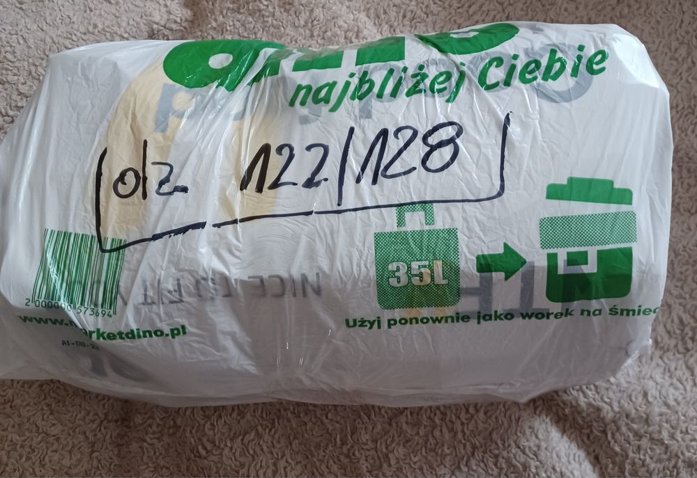 Zestaw dziewczęcych ubranek 122/128
