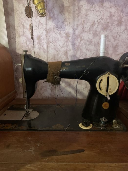 Продам швейну машинку.