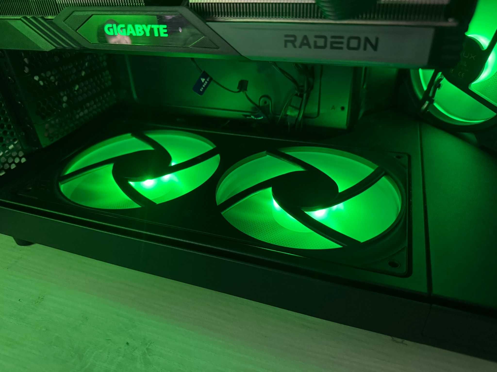 Komputer Ryzen 5 7600X RX 7700XT 32Gb DDR5  Monitor 2K 2560 x 1440