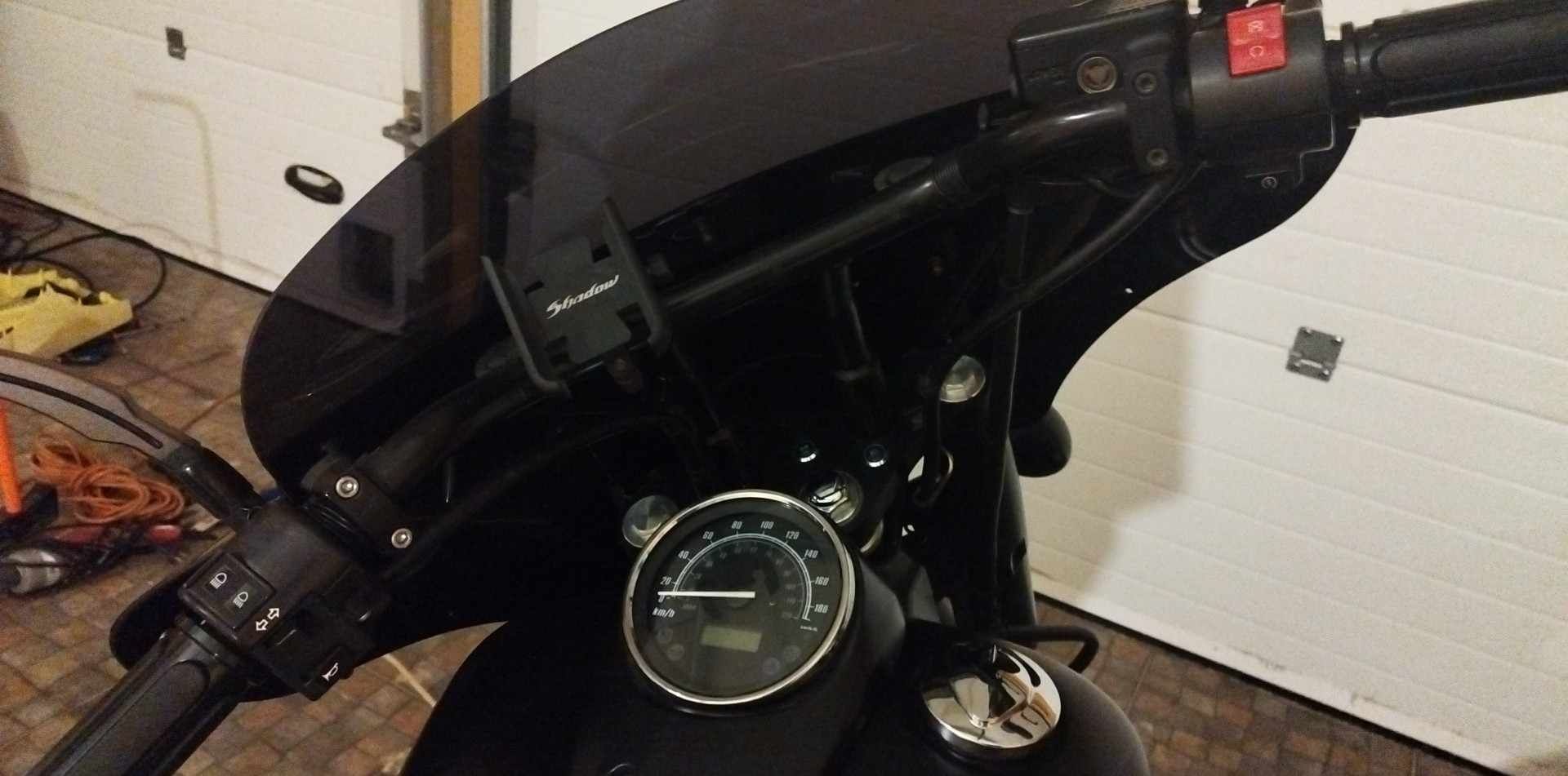 Honda Shadow Phantom 750 + Capacete