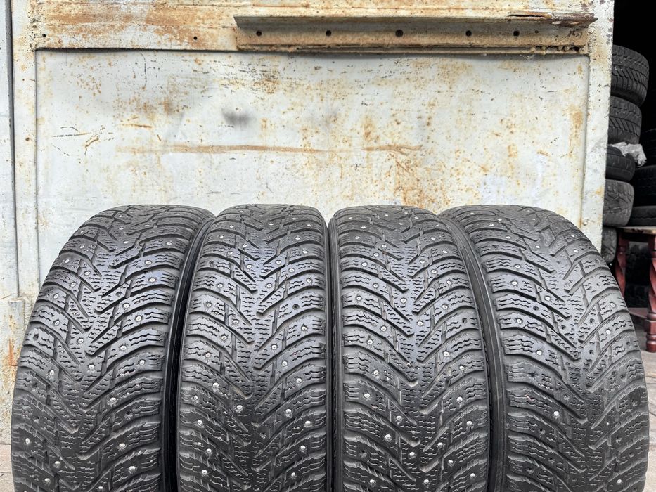 175/65 r14 Nokian Hakkapeliitta 8 зима шип (6+ мм.) конец 2017 года