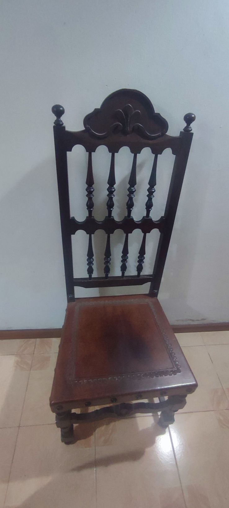 Mesa de sala de jantar + 6 cadeira em couro