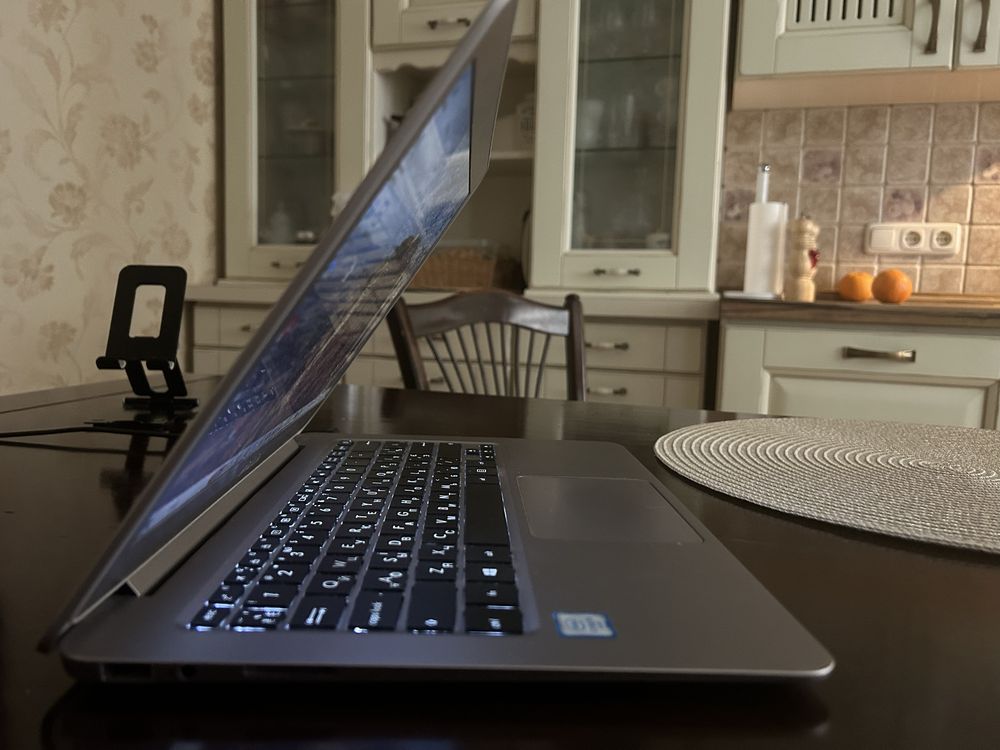 ASUS Zenbook UX306U