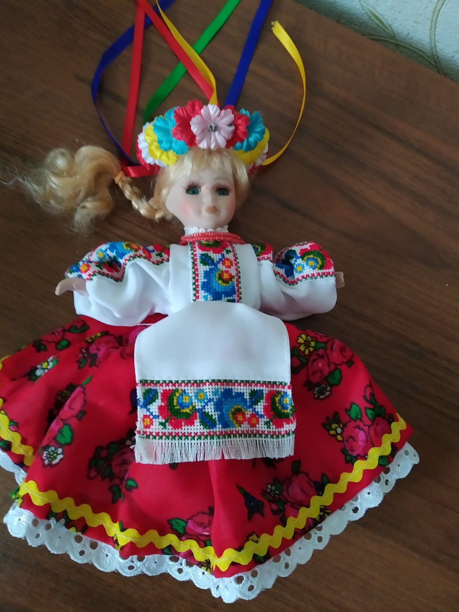 Сувенір, подарунк, інтер'ерна фарфорова лялька, Українка