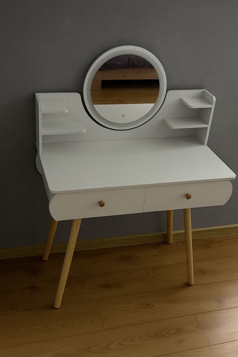 Туалетний столик