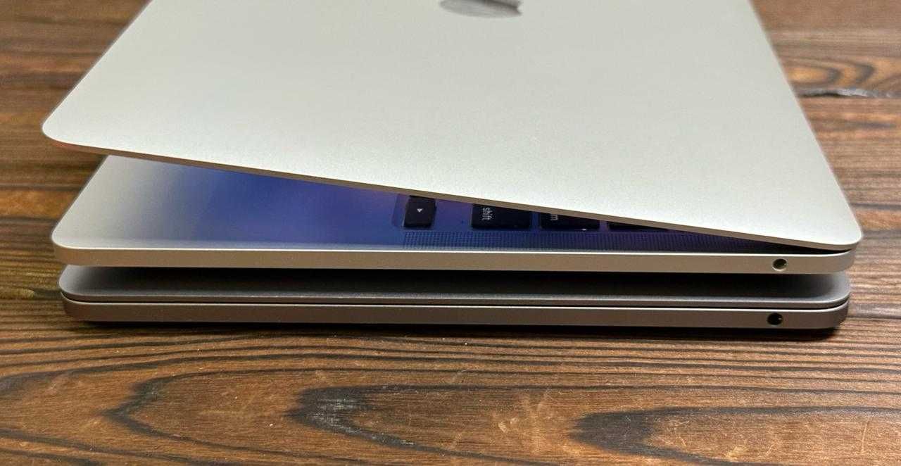 MacBook Pro 13 Mid 2020 Space M1 (8/512) - 580 $$ Emojie