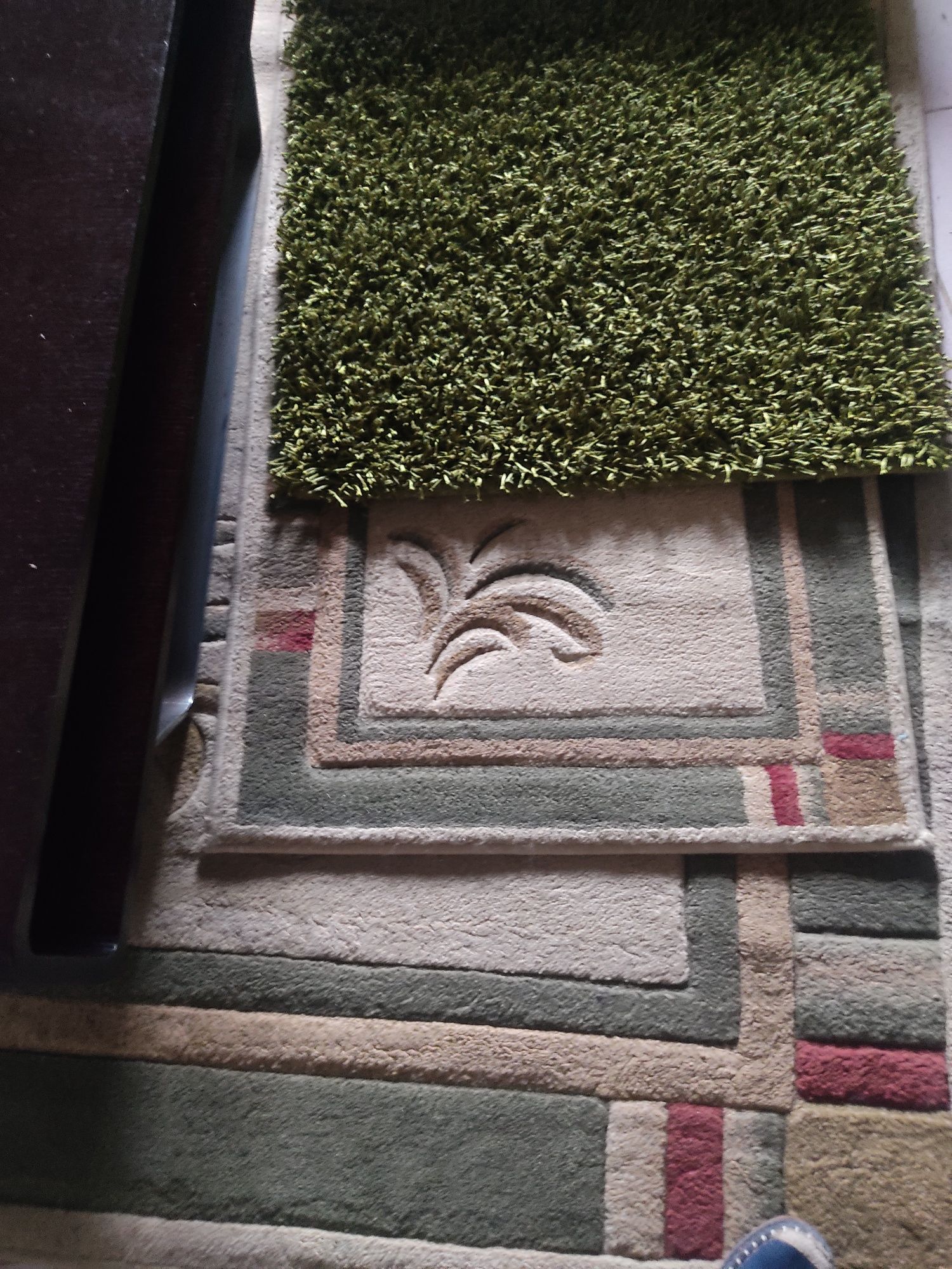 Conjunto de mesa de centro e carpetes de sala