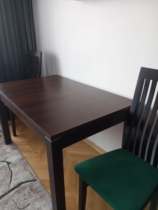 Stół rozkładany i 4 krzesła