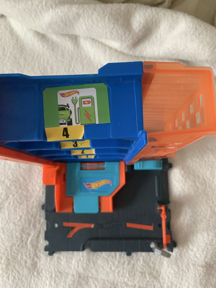 Garaz hot wheels parking