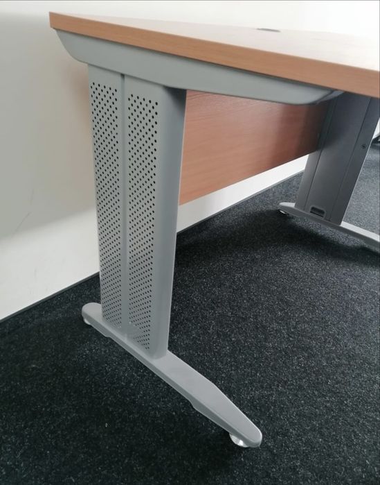 Biurko biurowe 120x80 - używane meble biurowe większa ilość