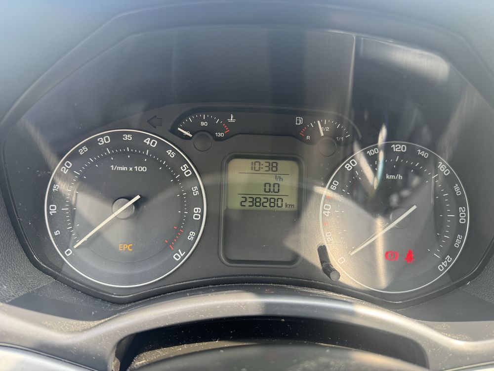 Sperzedam skoda octavia 2 1.6 mpi