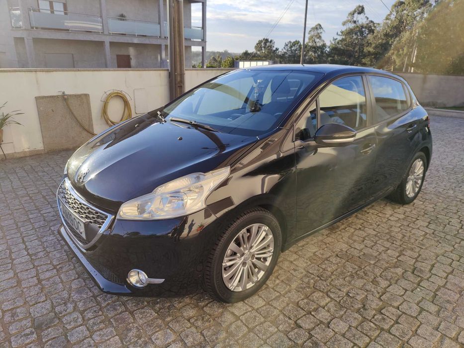 Peugeot 208 1.2 active 2014