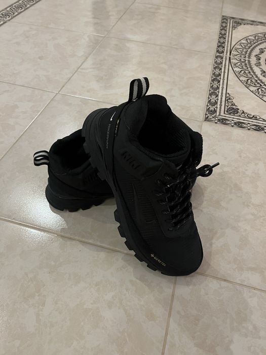 Продам зимові чоловічі кросівки