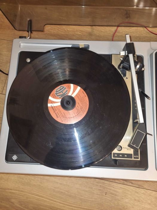Radio magnetofon gramofon Telefunken model 3021