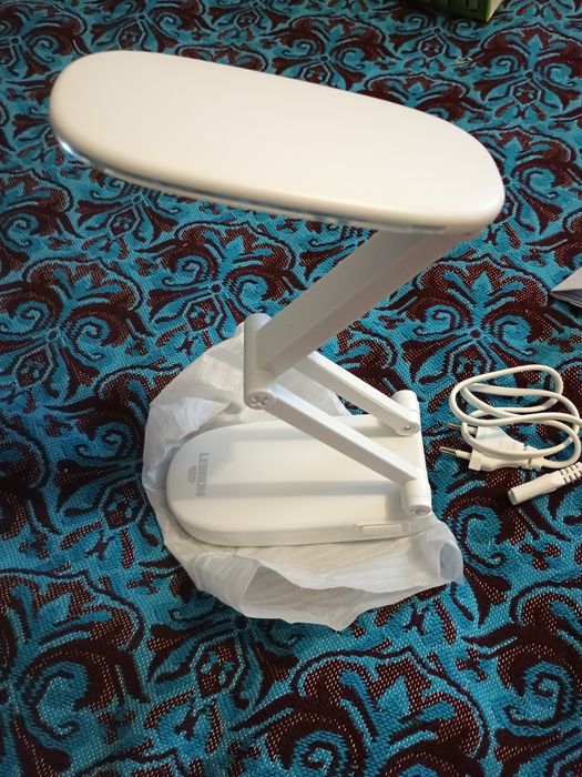 Лампа настільна світлодіодна з акумулятором