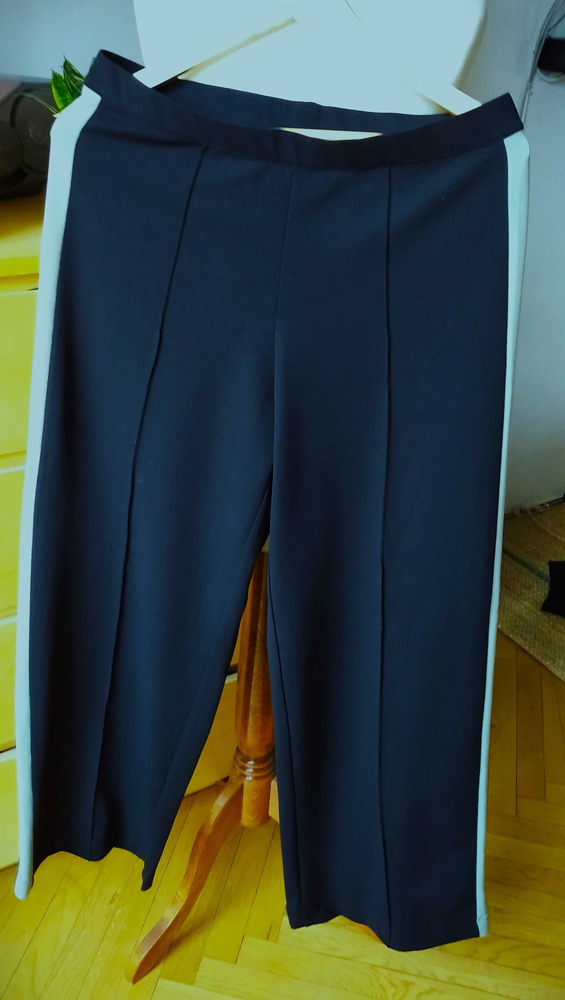 H&M - czarne, szerokie spodnie z lampasem - M/L