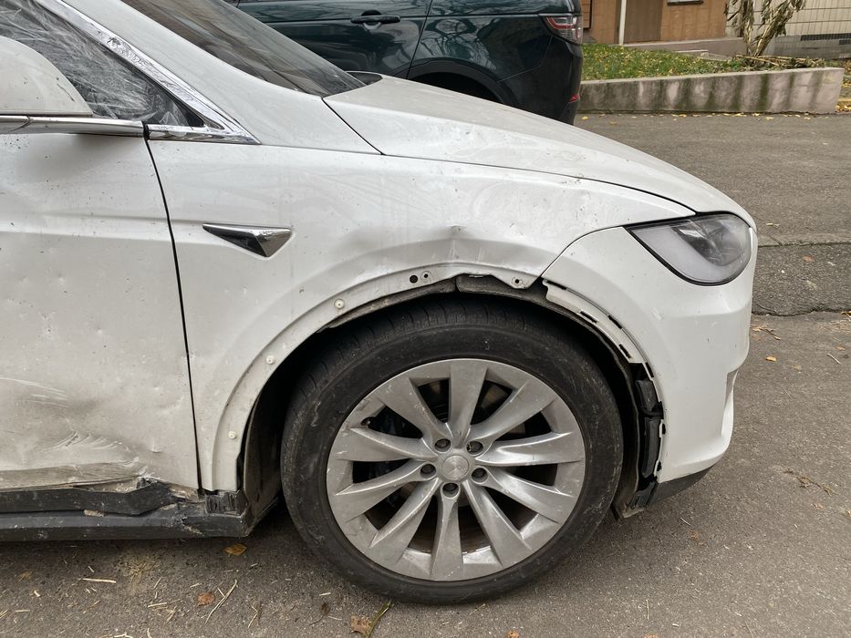 Продам крыло дверь Tesla X