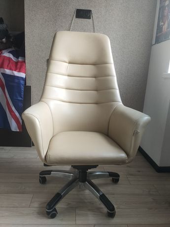 Крісло в офіс (виробник АMF)