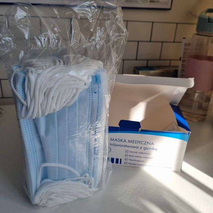 Maska medyczna trójwarstwowa z gumką producent MEDICA opakowanie 50szt
