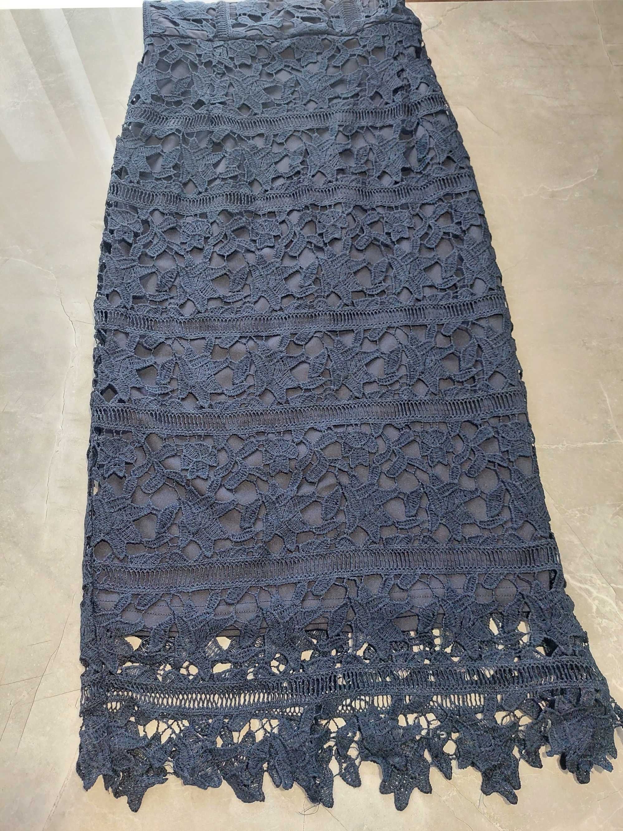 Сукня довжини міді