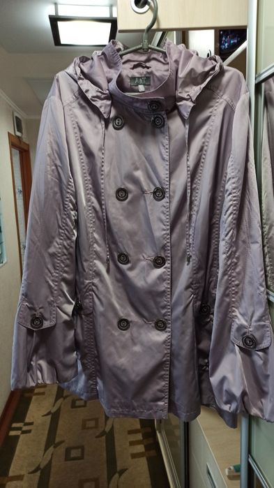 Ветровка женская.