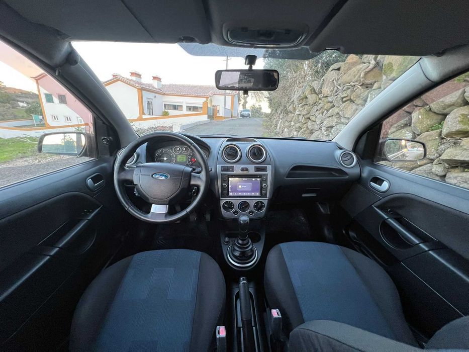 Ford Fiesta 1.25i - 100 Mil Kms - A/C