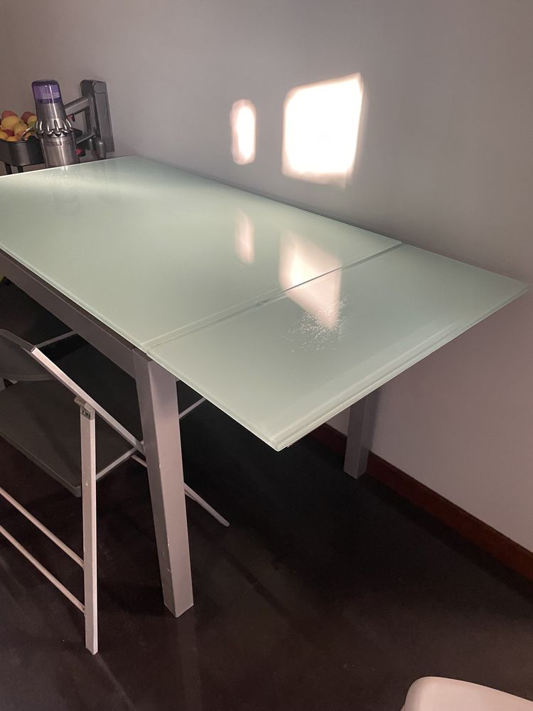 Mesa extensível de vidro + 4 cadeiras