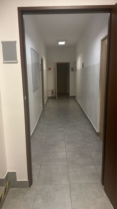 Pomieszczenie biurowe uslugowe