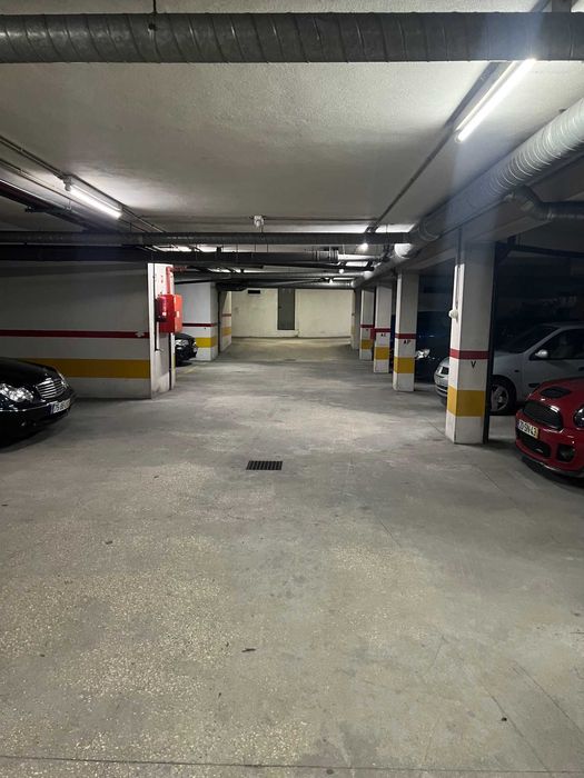 Lugar garagem 2 viaturas  estacionamento rio tinto