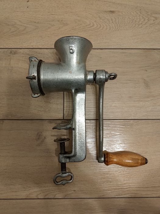 Stara ręczna maszynka do mielenia Alfa 5 OB