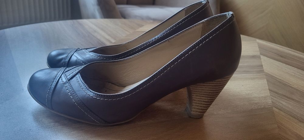 Buty na obcasie Lasocki 38