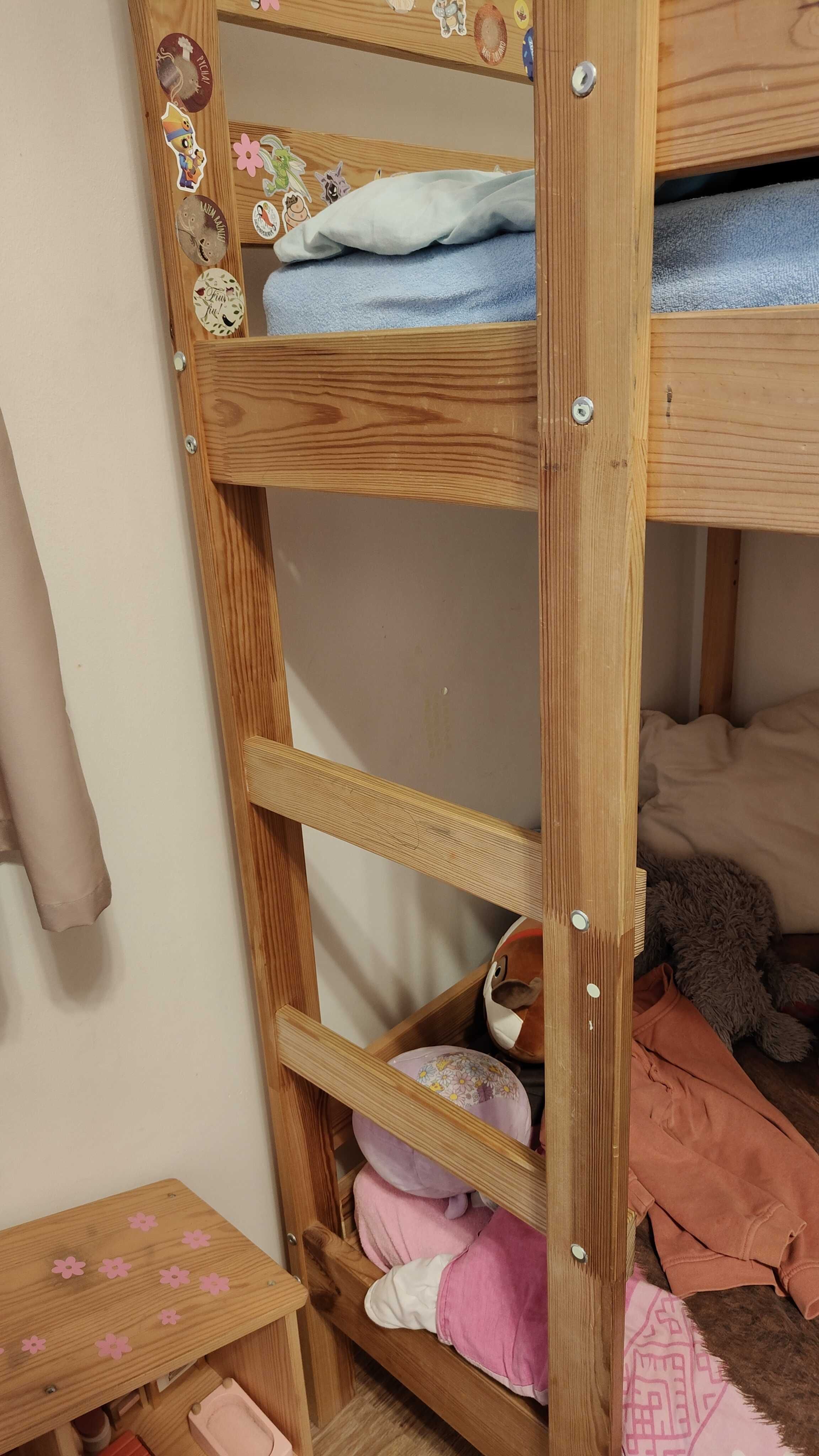 Łóżko piętrowe ikea z materacami