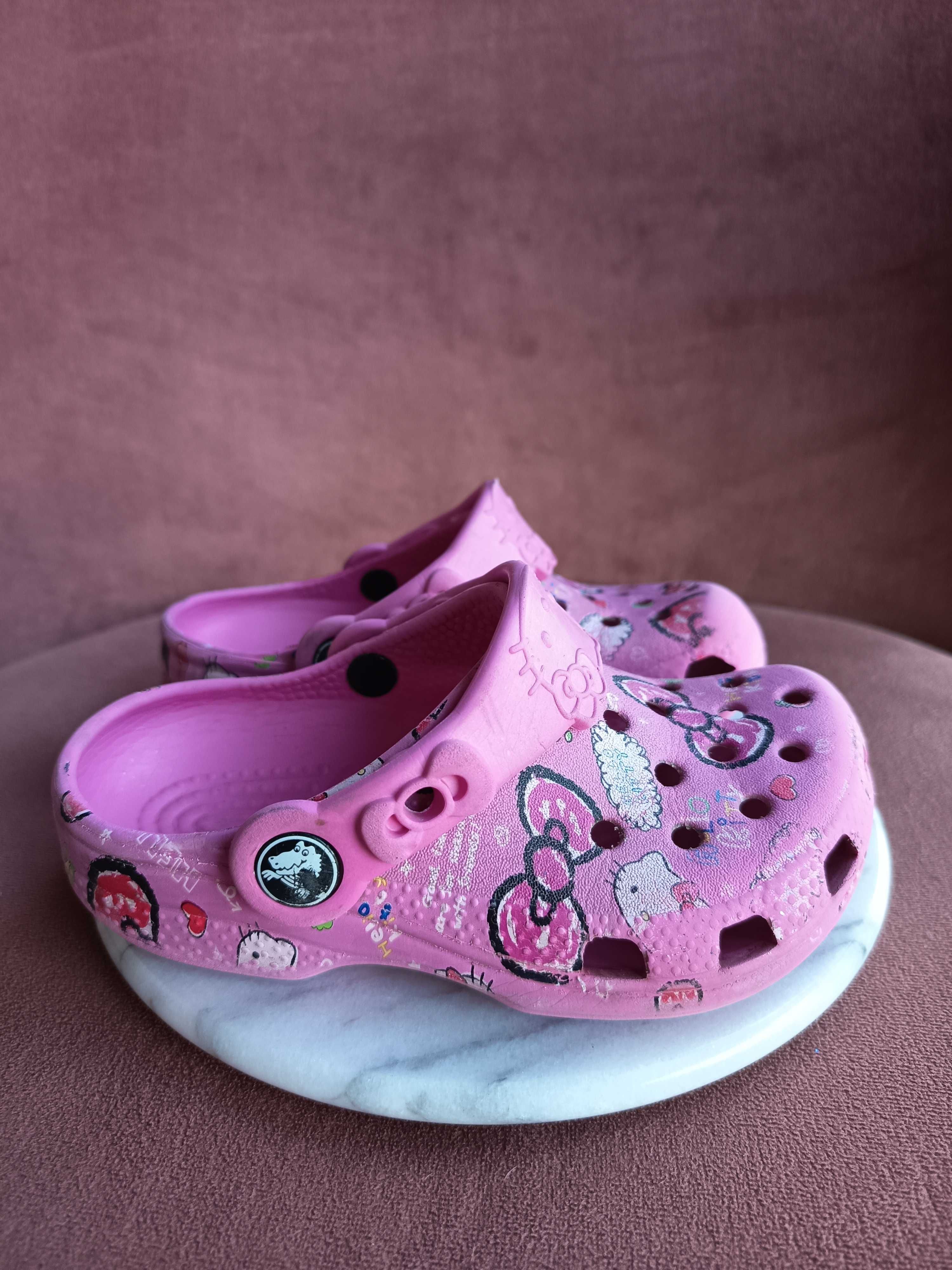 Crocs różowe klapki Hello Kitty UK 8/9 r.24/25