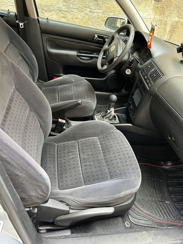 Volkswagen golfmk4 bom estado com pneus e tela novos