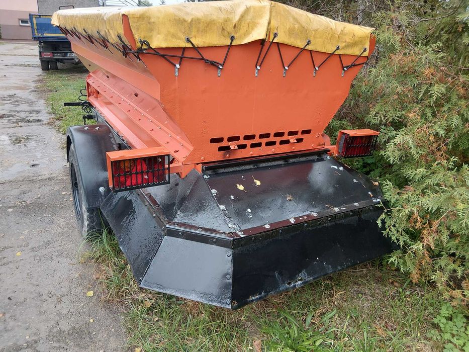 Piaskarka drogowa-Rozsiewacz Pronar T130