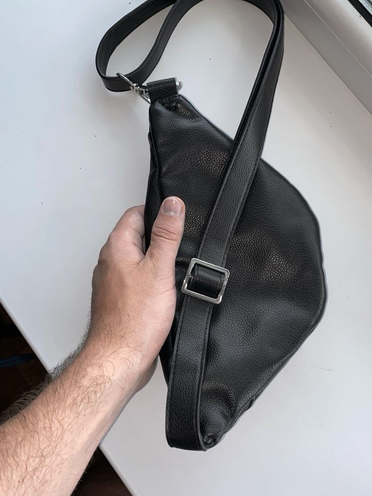 Сумка бананка , через плече pull&bear