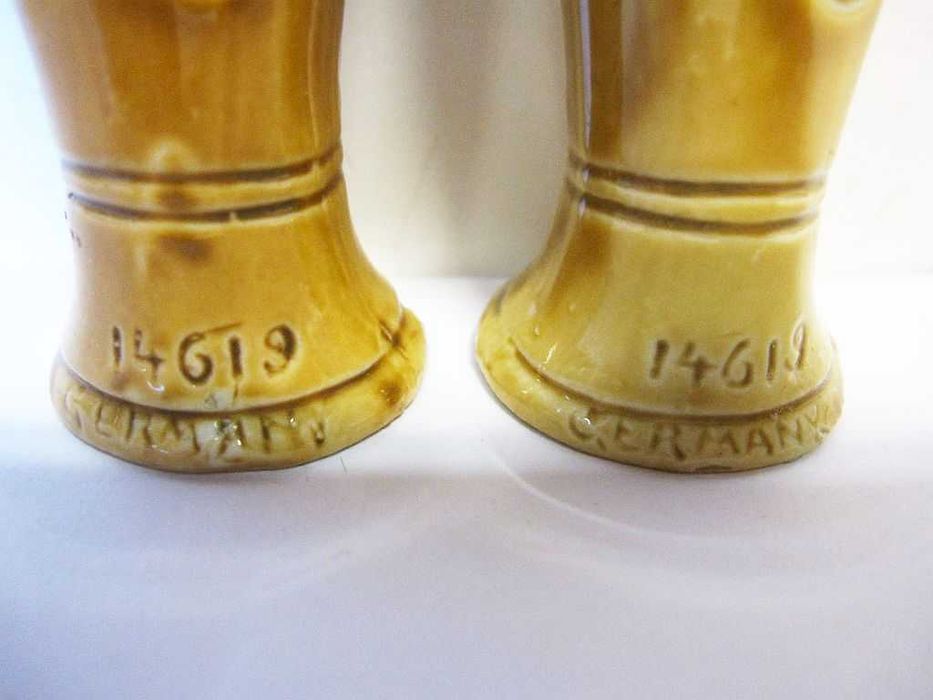 2  pequenas antigas jarras em porcelana alemã-marcadas