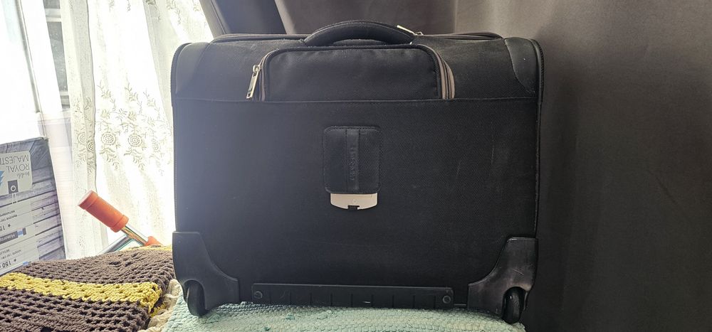 Mala de viagem usada