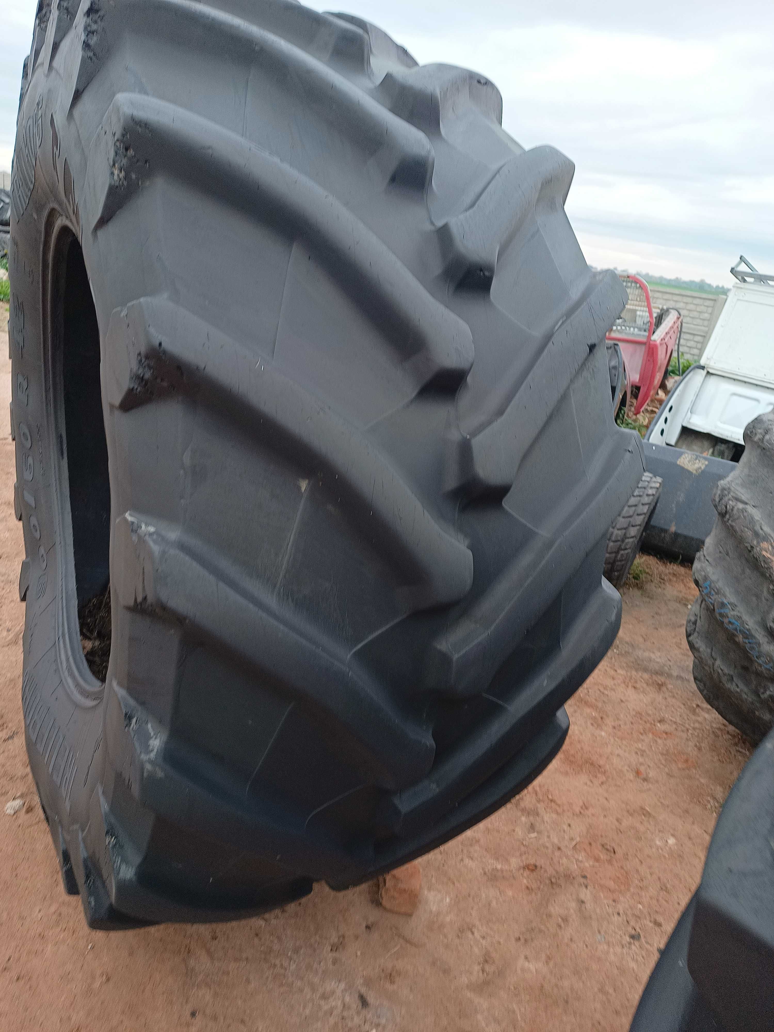 Opony rolnicze 900/60r42 trelleborg komplet Fendt John Deere