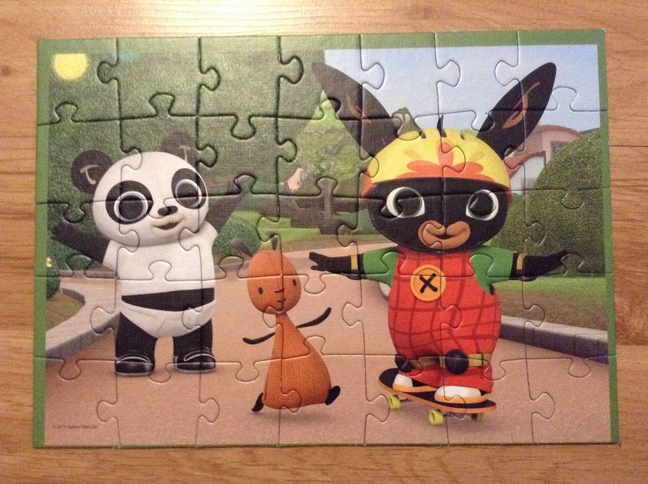 Puzzle 2 zestawy, w każdym 4 obrazki do ułożenia.