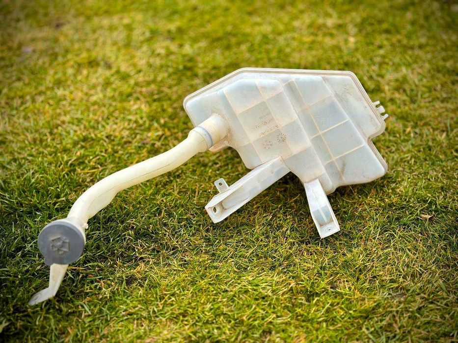 Бачок смывателя Nissan Leaf ZE1 18- с мотором и горловиной 289105SA0A