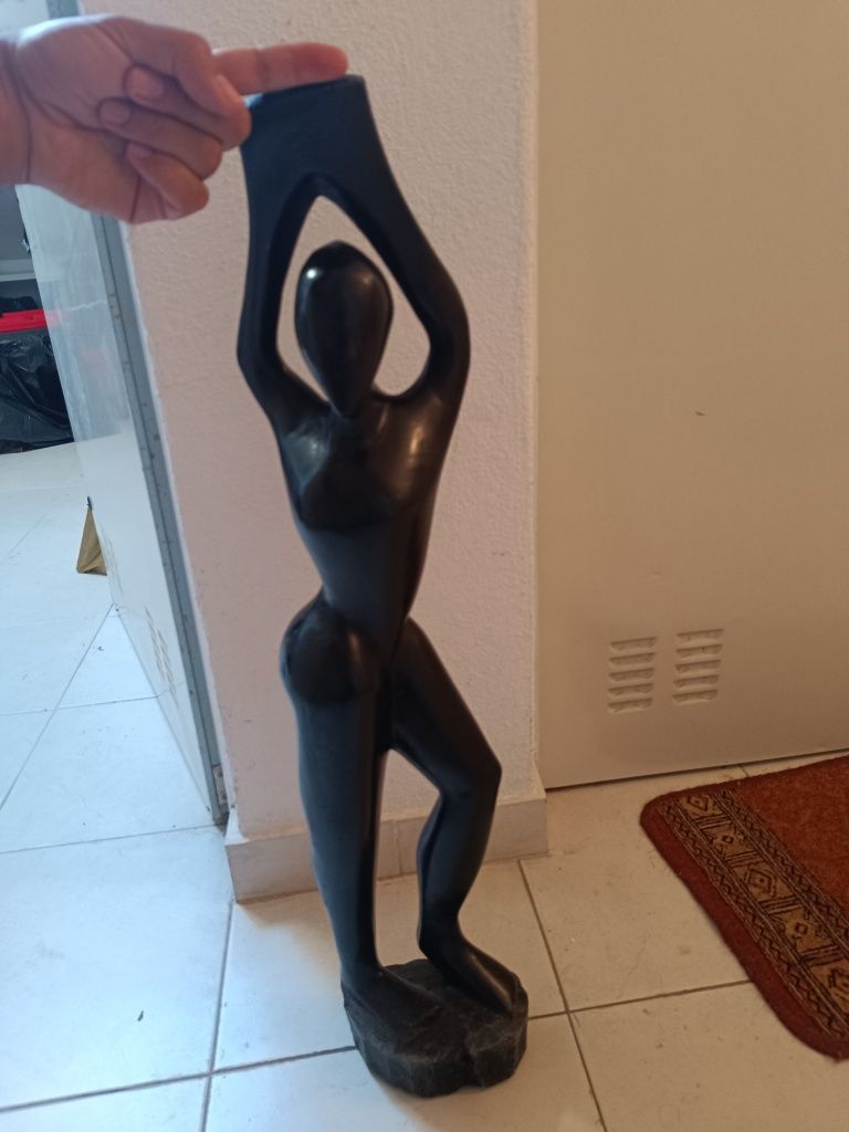 Estatueta madeira